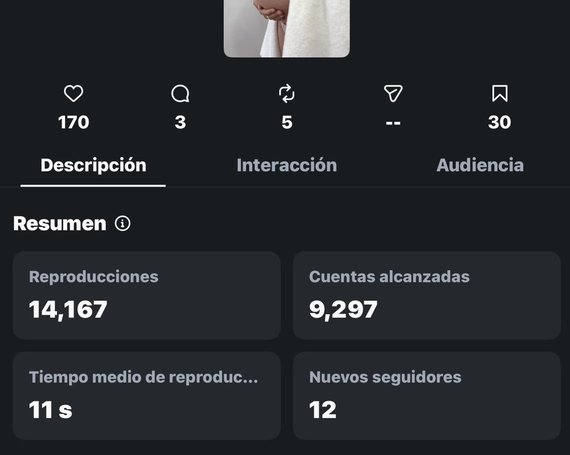 Galeria de publicacions de xarxes socials dissenyades per Cara Creative Studio